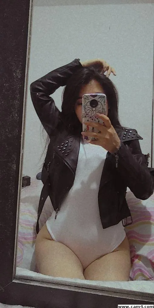 juliana18_kiss image 0